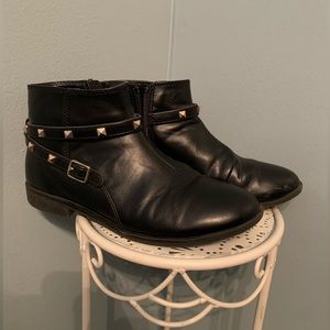 Black stud girls booties